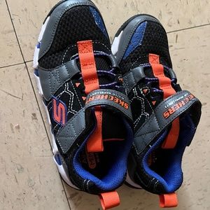 Boys sketcher tennis shoes